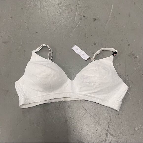 NWT Victoria’s Secret T Shirt Lightly Lined Wireless White Bra Size 36B - Picture 1 of 6